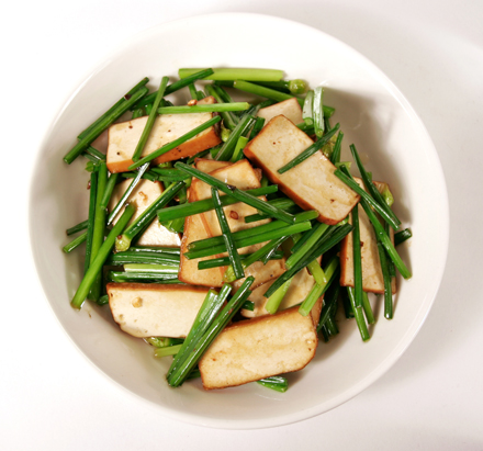 Stir-fry Chinese Chive Blossoms and Tofu