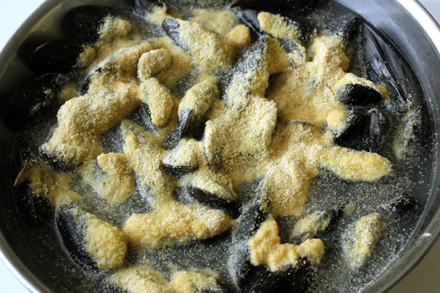 Purging Mussels with Cornmeal